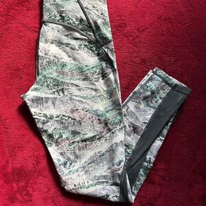 lululemon Green and Black Marble Print Leggings